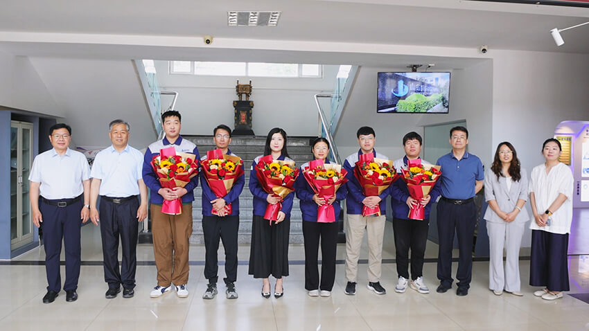 濱城區區委副書記張洪柱一行走訪慰問博遠科技工作者代表